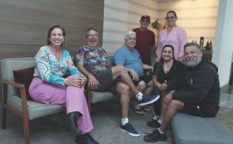 Grupo com mais de 100 ex-alunos revive adolescência em encontros no Parque Moscoso