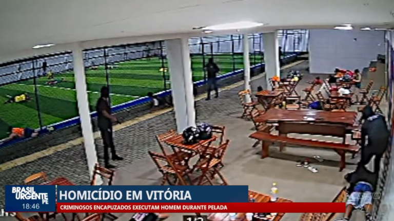 Homem é executado dentro de campo de futebol society em Vitória de Santo Antão