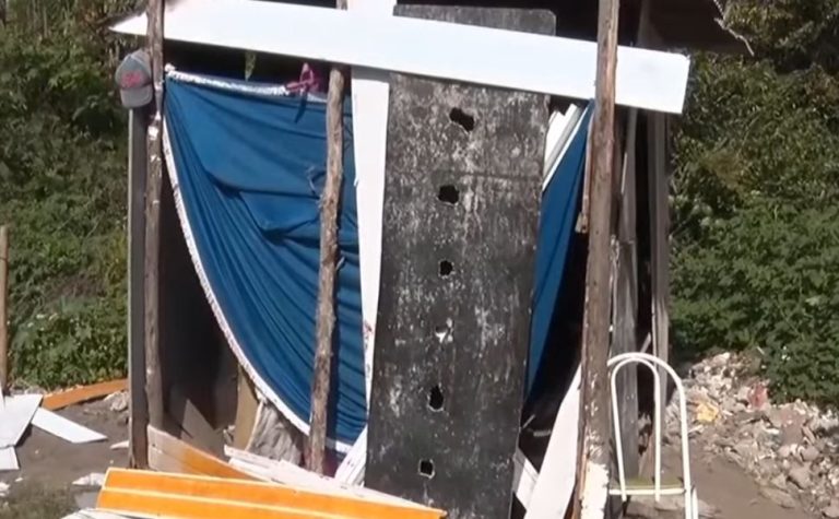 Homem leva golpes de madeira e sete facadas em assalto na Serra