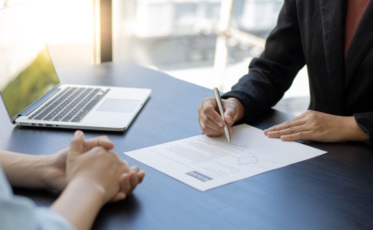 IA afeta vagas de entrada e muda perfil de quem busca 1º emprego