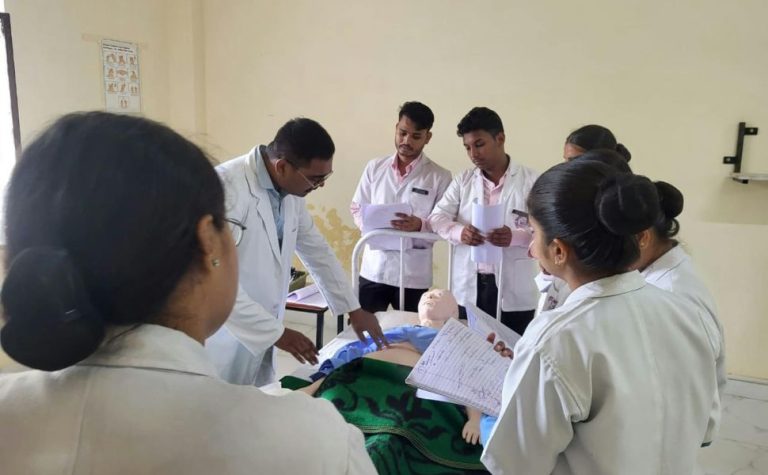 Justiça suspende sanções do MEC a cursos de Medicina mal avaliados no Enamed