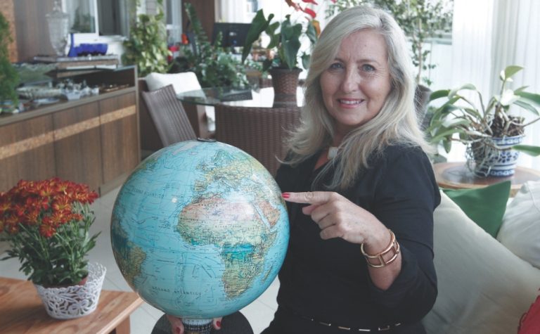Mais mulheres estão viajando sozinhas pelo mundo após os 60 anos