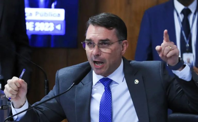 Missão pede investigação sobre filiação falsa de Flávio ao partido