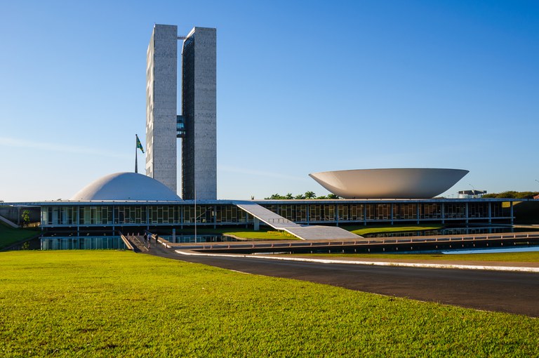 Momento para candidatos definerem suplentes ao Senado