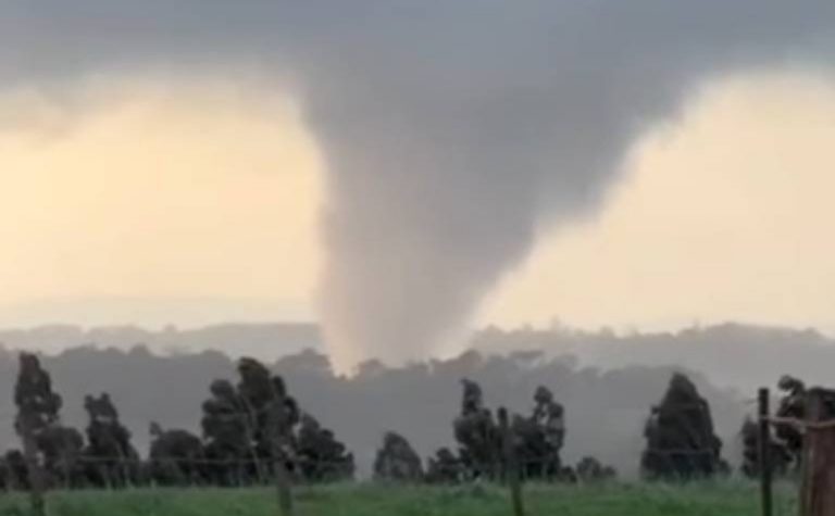 Moradores registram tornado em área rural do Paraná