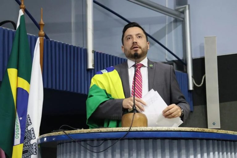 Moraes autoriza que bolsonaristas capixabas tirem tornozeleira eletrônica