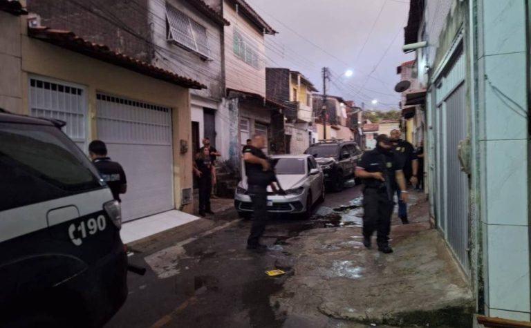 Morte de adolescente de 13 anos leva polícia a grupo que induzia jovens ao suicídio