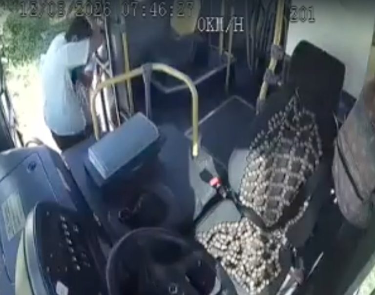 Motorista de ônibus é agredido no Curado após batida em retrovisor