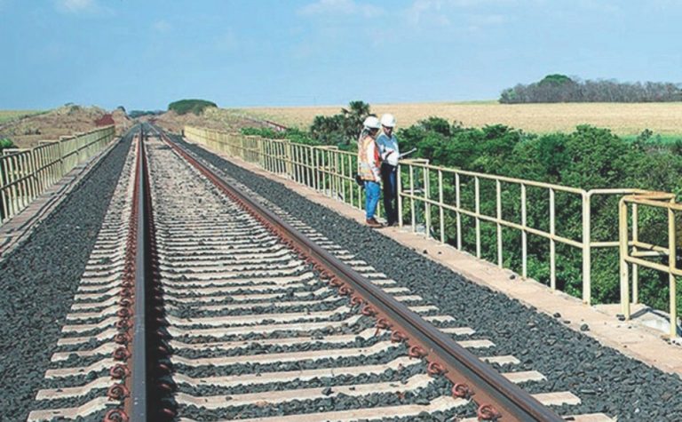 Obra em ferrovia beneficia o Espírito Santo