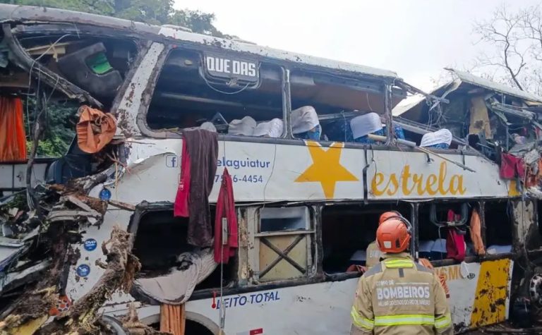 Ônibus envolvido em acidente com 10 mortos não podia fazer transporte interestadual