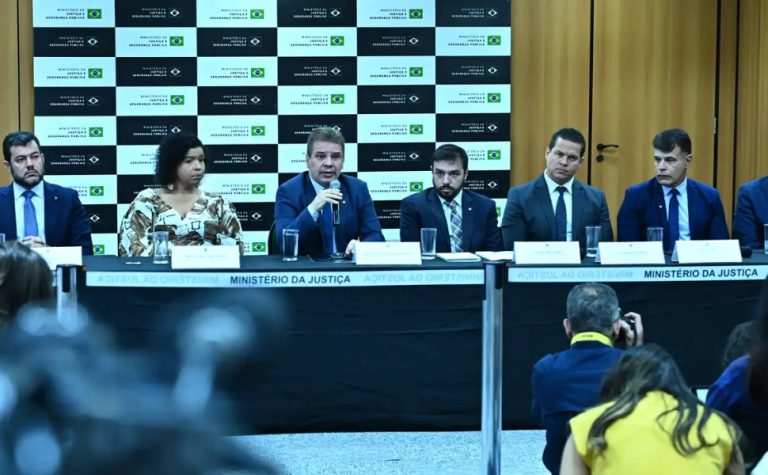Operação Lívia combate rede que induzia jovens a suicídio na internet