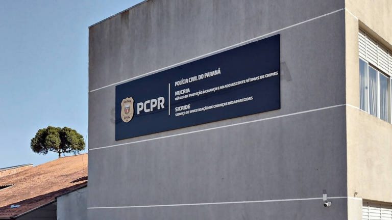 Professor é suspeito de exigir fotos íntimas de aluna de 15 anos no Paraná