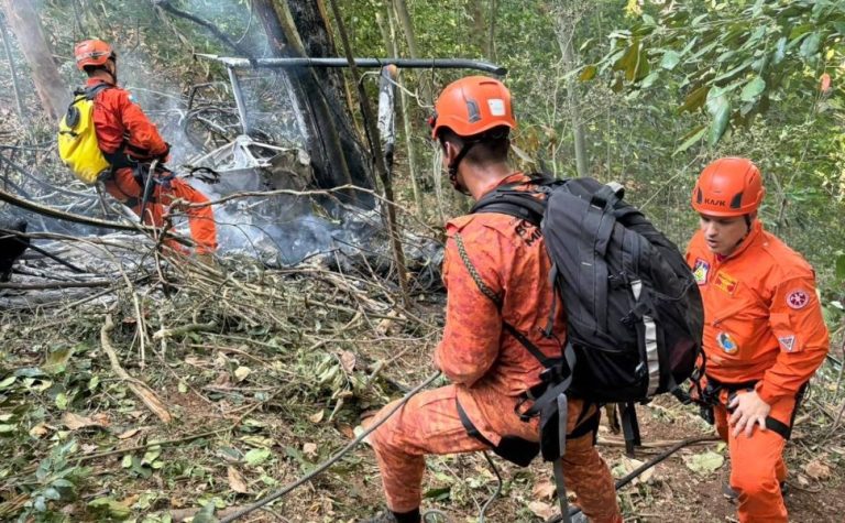 Quatro pessoas morrem em acidente de helicóptero no Rio