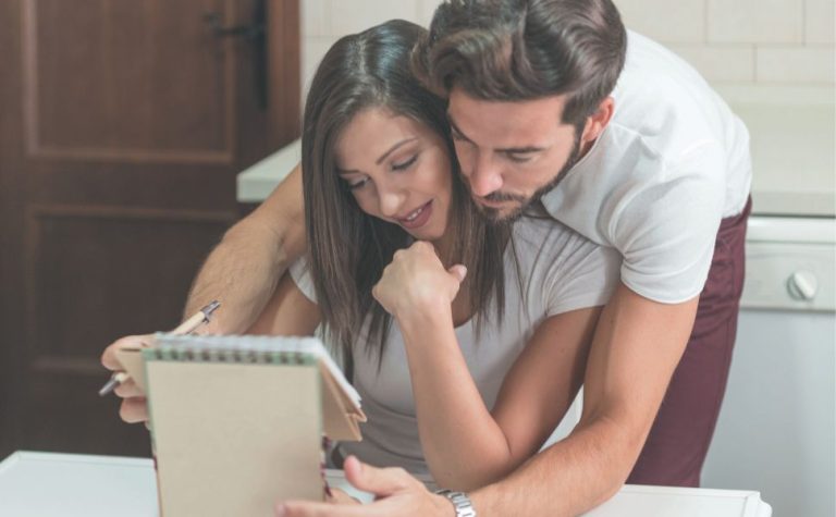 Relacionamento: divisão de tarefas melhora vida sexual, diz estudo