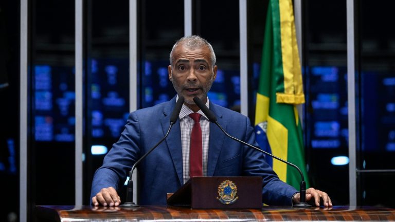 Romário anuncia saída do PL e apoio à candidatura de Eduardo Paes