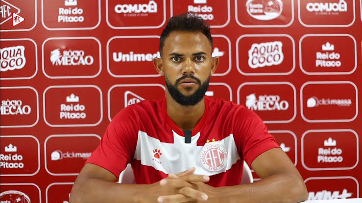 Santa Cruz busca contratação do volante Alexandre Aruá para a Série C