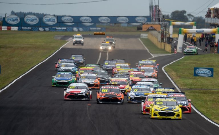 Stock Car supera temporal e acelera no Sul