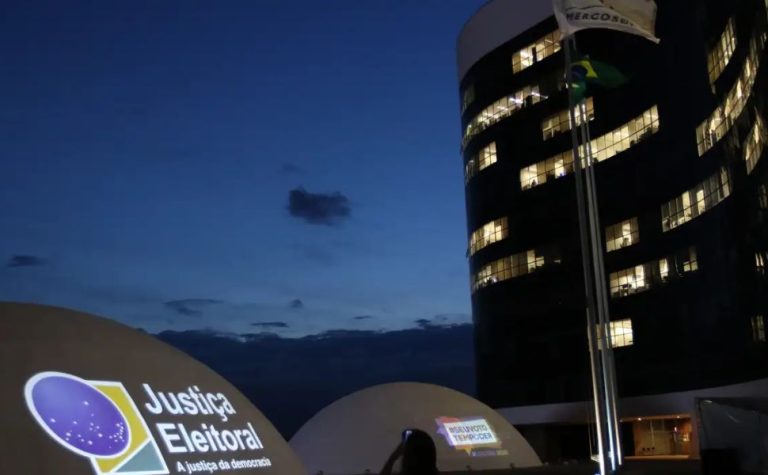 TSE vê uso indevido em filiação de Flávio Bolsonaro ao Missão