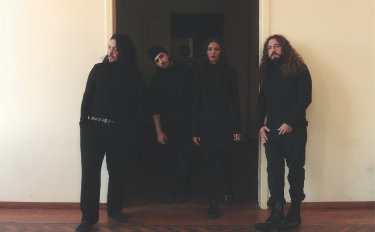 The Skeep faz um vendaval musical no box do banheiro!