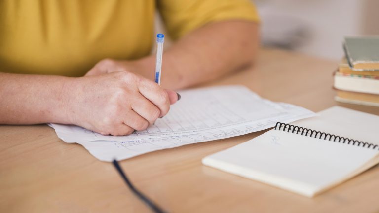 UFPE abre concurso com 114 vagas e salários de até R$ 5,2 mil