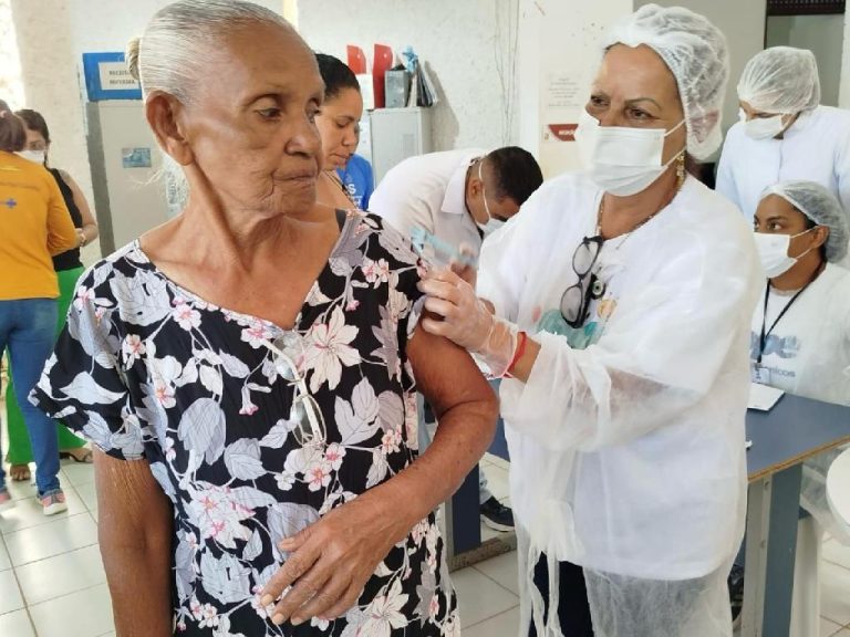 Vacimóvel leva vacinação a bairros com baixa cobertura em Paulista