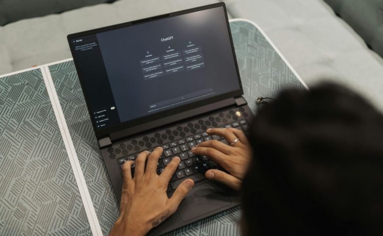Vagas para trabalhar com Inteligência Artificial disparam 189% em um ano