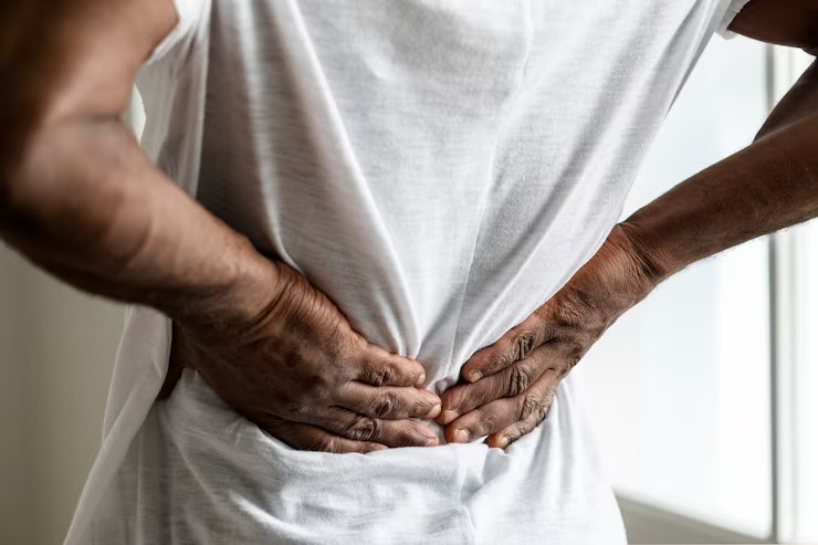 Yoga alivia e ajuda na prevenção de dores nas costas
